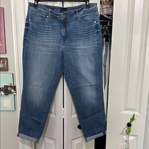 White House Black Market “Girlfriend” Ankle Cropped Jeans